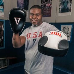 TITLE Classic Pro-Style Trainer's Mitts 7 TITLE Classic Pro-Style Trainer's Mitts -Geezers Boxing Shop tb701 d